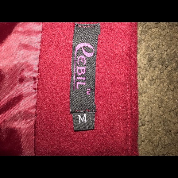 Red shorts - Picture 3 of 3